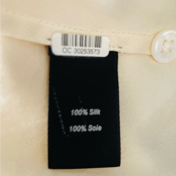 Elizabeth and James cream silk explorer button front shirt. Size Small. - Picture 5 of 5